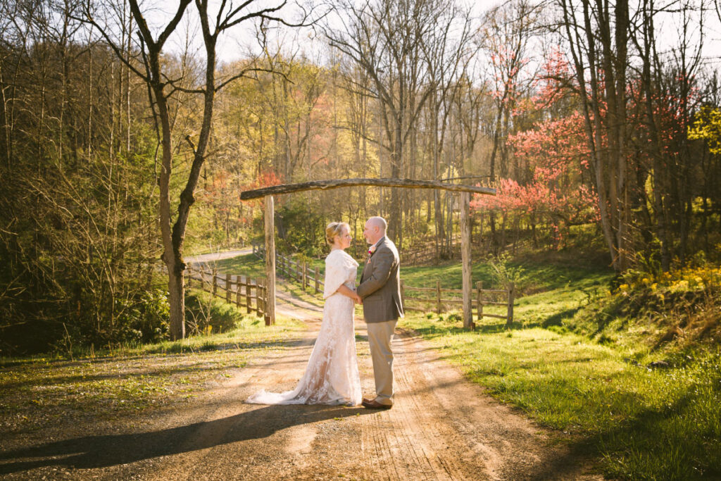 Deal 461 rob rebecca hi res ha6a0078 0 Appalachian Farm Weddings Deal 461 rob rebecca hi res ha6a0078 0 Appalachian Farm Weddings